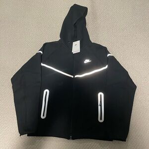 NIKE TECH REFLECTIVE HOODIE
SIZE XL